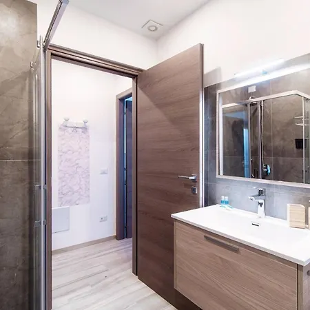 Lianora By Quokka 360 - Comfortable And Modern Flat In The Centre Of דירה קומו